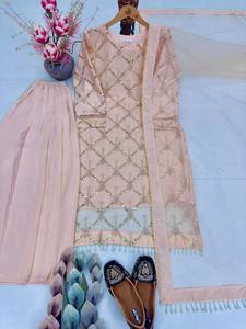 Ensemble de costume de luxe pour femme en tissu brodé doux et lourd avec travail de perles fantaisie, palazzo en crêpe français et dupatta de créateur - Product Image 4