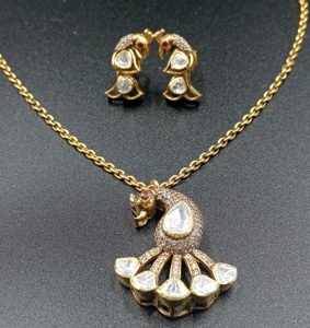 Ensemble collier et boucles d'oreilles plaqué or pour femme, avec pierre polki blanche, design paon, bijoux de mariage pour mariage indien - Product Image 5