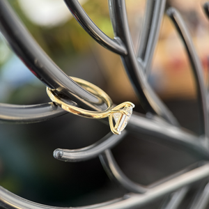 Anillo de Compromiso de Oro Amarillo de 14K con Diamante Cultivado en Laboratorio de Corte Princesa de 1.50 Quilates, Certificado IGI, Anillo Solitario Clásico - Product Image 2