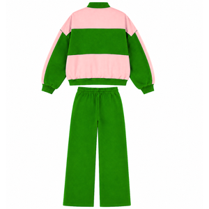 Ensemble de sport respirant personnalisé Alpha Kapa Alpha Sorority avec logo brodé sur le devant, vert rose, ensemble en molleton à manches longues pour femme - Product Image 3