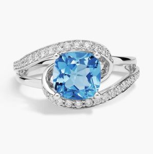 Anillo de compromiso de topacio azul talla cojín con engaste de garra, plata de ley 925 chapada en oro, de lujo para fiesta de bodas - Product Image 1