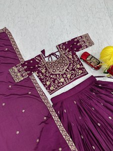 Conjunto de Lehenga Bordado Color Borgoña, Blusa con Cuentas Florales y Falda Plisada, Vestido Tradicional para Bodas y Festivales - Product Image 5