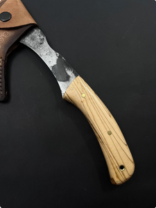 Hacha de campamento de acero forjado artesanal con espiga plana, mango de madera noble y funda de cuero genuino - Herramienta industrial de supervivencia para bricolaje - Product Image 4