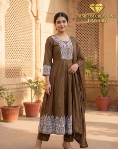 Hari Om Creations Ensemble de costume long réversible en mousseline de soie bleue brodée pour femme, style bohème, col en V, manches trois quarts - Product Image 2