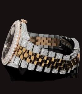 Montre à cadran unique et personnalisé, style modèle exclusif, cadran marron, diamant moissanite, boîtier rond avec chiffres romains, caractéristiques classiques - Product Image 2