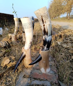 Cuerno de Buey Real Grabado a Mano, Cuerno Vikingo de Gran Tamaño, Cuerno Natural Personalizado para Beber Cerveza o Vino - Product Image 1