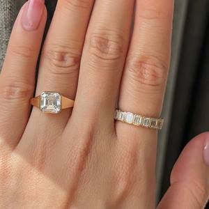 แหวนเพชรทรงเหลี่ยมมรกต 15 กะรัต ฝังขอบทองคำแท้ 14K สีเหลือง ดีไซน์แบบ Eternity - Product Image 5