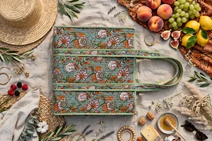 Bolso Tote Acolchado Étnico con Estampado Floral The Mountain Boy, Estilo Cuatro Estaciones, Diseño de Asa con Patrón Verde y Naranja - Product Image 2