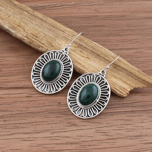 ต่างหูเงินแท้ 925 ประดับพลอยมาลาไคต์ธรรมชาติทรงหยดน้ำสีเขียว งานแฮนด์เมด ของขวัญสำหรับผู้หญิง - Product Image 3