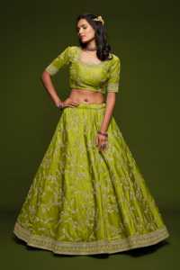 Ensemble de robe de mariée élégante en soie verte néon brodée, Lehenga Choli, pour cérémonie de demoiselle d'honneur - Product Image 3