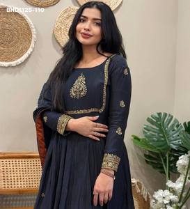 Traje Anarkali de diseñador en georgette sintético con bordado de lentejuelas y diseño Butta, de corte amplio, que incluye pantalón y dupatta - Proveedor indio - Product Image 3