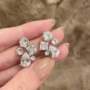 Boucles d'oreilles unisexes en diamant naturel, taille brillant rond, couleur E, or massif 18 carats, cadeau de luxe pour mariage et soirée - Product Image 1