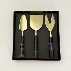 ชุดชีสโลหะสีทองสุดฮิต พร้อมด้ามจับเรซิ่นสีดำ บรรจุในกล่อง สำหรับโต๊ะอาหารเช้า ชุดอุปกรณ์ทาเนยและชีส - Product Image 2