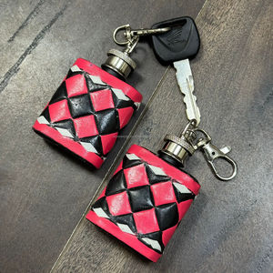 Hot Selling <b>Mini</b> Pink & Black Checkered Leather Hip Flasks Portable Stainless Steel Pocket <b>Bottle</b> with Clip Unique Gift Option - Product Image 6