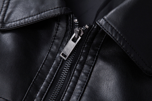 Veste en cuir PU pour homme, couleur unie, col rabattu, coupe ajustée, manches classiques, fermeture éclair, style motard, vêtement d'automne - Product Image 2