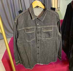 Veste en jean vintage personnalisée pour l'hiver, style formel et streetwear décontracté, avec broderie imprimée patchwork et décoration boutonnée - Product Image 3