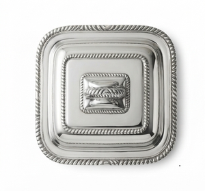 Beurrier carré argenté avec couvercle et poignée, design classique, métal poli, pour cuisine et fêtes - Product Image 4