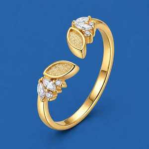 Anillo Ajustable de Plata de Ley 925 con Acabado en Oro Fino, con Cristales de 2x4mm, Nuevo y Moderno - Product Image 2