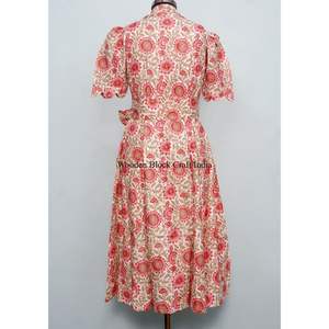 ชุดเดรสผู้หญิง Kangura ผ้าฝ้าย 100% รักษ์โลก ทรงเอวธรรมชาติ ลายดอกไม้ ความยาวปานกลาง คอวี แขนสั้น ตกแต่งกระดุม ซักได้ - Product Image 6