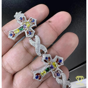 Pulsera de tenis de lujo moderna y clásica, chapada en oro rosa, con cruz y conexión infinita, con piedras brillantes multicolor cultivadas en laboratorio - Product Image 2
