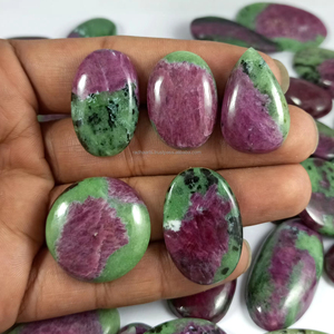 พลอยรูบี้โซไซต์ธรรมชาติสีเขียวและแดงผสม รูปทรงแค็บ สำหรับทำแหวน จี้ ต่างหู และเครื่องประดับ - Product Image 1