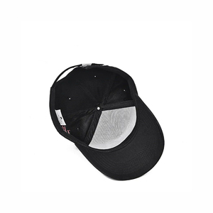 Gorra de Béisbol Negra de 6 Paneles con Logotipo Rojo, Cierre Ajustable con Velcro, Estilo Urbano para Hombre, Tela de Malla con Decoración Desgarrada - Product Image 6