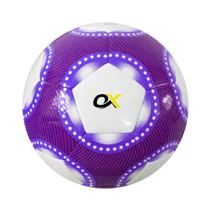 Ballon de football Oxva Industries, design triangulaire, PU/TPU, thermocollé, sur mesure, cousu à la machine, durable, usage professionnel en extérieur. - Product Image 2