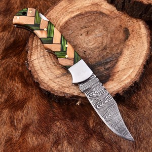 Couteau pliant en acier Damas forgé à la main, manche en bois d'olivier et de Pakka, étui en cuir, couteau de poche EDC pour la chasse et le camping - Product Image 4