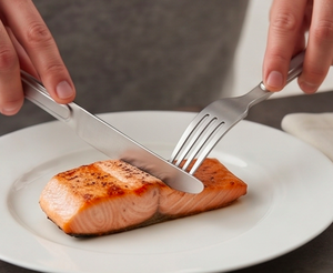 Juego de cubiertos minimalistas de metal con acabado de alto brillo, apto para lavavajillas, perfecto para uso en catering. - Product Image 2