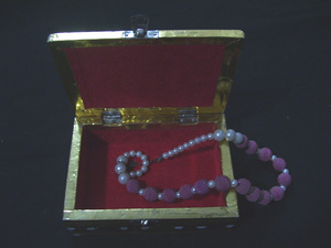 Caja de Regalo de Chocolate con Tapa de Madera, Diseño de Metal de Latón Hecho a Mano, Meenakari, Grabado en Relieve, Chapado en Oro, Oxidado Antiguo - Product Image 5