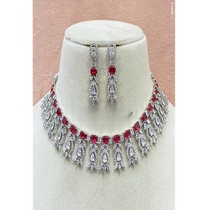Ensemble collier et boucles d'oreilles en argent plaqué CZ zircon de qualité supérieure pour femmes, idéal pour les fiançailles, les mariages et les fêtes - Product Image 2