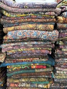 Couette en coton Kantha à motifs imprimés, couvre-lit indien fait main avec des motifs traditionnels imprimés au bloc, détails de couture Kantha - Product Image 3
