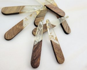 Collier Pendentif Éco-Responsable en Bois et Résine Style Bohème - Product Image 1