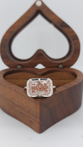 Bague de fiançailles classique en or jaune avec diamant naturel taille coussin de 4 carats pour femme - Product Image 1