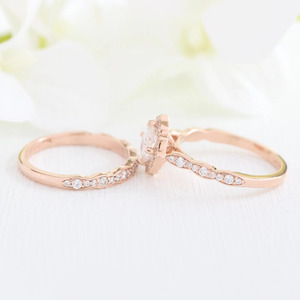แหวนแต่งงานเพชรทรงกลมแบบ Halo สีโรสโกลด์ - Product Image 5