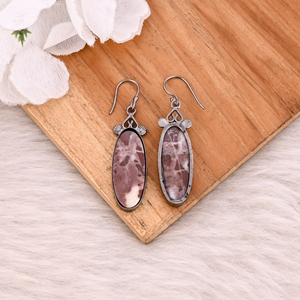 Pendientes colgantes de latón y rodio negro hechos a mano con piedra de jaspe Malinga natural de forma ovalada para venta al por mayor. - Product Image 4