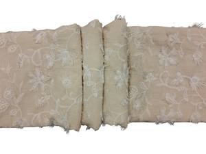 Tissu en coton tissé léger blanc cassé très demandé avec appliques 3D pour robes de filles et de femmes – En stock, vente en gros - Product Image 3