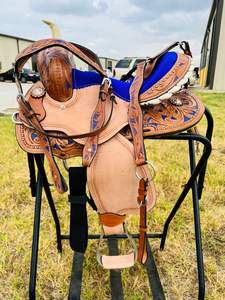 Silla de montar estilo Western hecha a mano de cuero genuino, tipo barril, con cincha ancha y duradera para equitación. - Product Image 3