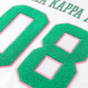 เสื้อยืดฟุตบอลทรงโอเวอร์ไซส์ผ้าเชนิลล์สีงาช้าง แบรนด์ AKA สำหรับสตรี  ชุดนักกีฬามหาวิทยาลัยกรีก ผลิตจากผ้าฝ้ายพรีเมียม - Product Image 4