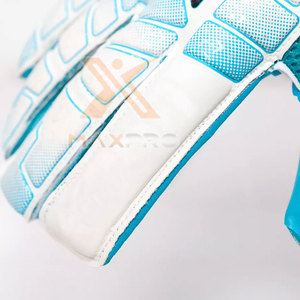 Service OEM, fabriqué au Pakistan, gants de gardien de but en cuir de haute qualité, design personnalisé, antidérapants, imperméables, pour adultes, pour l'extérieur - Product Image 4
