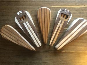 Ouvre-bouteille en bois gravé sur mesure avec insert en acier inoxydable – Outil de bar rustique et écologique pour la cuisine, idéal pour les cadeaux promotionnels - Product Image 3