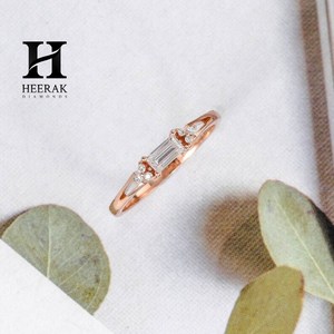 Anillo Minimalista con Diamante Cultivado en Laboratorio, Corte Baguette, Oro Rosa de 14K, Anillo de Compromiso con Diamante Baguette, Joyería Delicada para Novia - Product Image 4