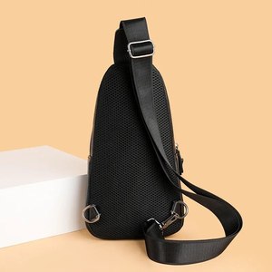 Bolso de Pecho de Cuero Negro Genuino para Hombre, Bolso Bandolera Premium con Correa Ajustable - Product Image 2
