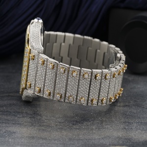 Reloj con Esfera Romana de Moissanita Iced Out, Joyería Hip Hop en Oro y Plata, Reloj de Lujo con Incrustaciones Brillantes, Estilo Audaz - Product Image 3