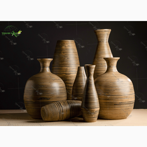 Vase en bambou vietnamien mettant en valeur l'artisanat traditionnel et la beauté naturelle - Product Image 2