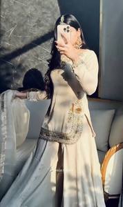 Traje Sharara de Seda de Lujo para Eid y Ramadán, con Bordado Zari y Trabajo de Espejos, Elegante Vestido de Boda Indio, Vestido de Fiesta Pakistaní, Estilo Bollywood - Product Image 2