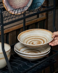 Tazón de cerámica contemporáneo hecho a mano con patrón japonés antiguo para servir fideos, ideal para hoteles, de Universal Overseas INDIA. - Product Image 1