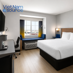 เฟอร์นิเจอร์ห้องพักโรงแรมระดับพรีเมียมของไมโครเทล พร้อมเฟอร์นิเจอร์สำนักงานเชิงพาณิชย์เคลือบลามิเนตป้องกันรอยขีดข่วน ผลิตในเวียดนาม - Product Image 1