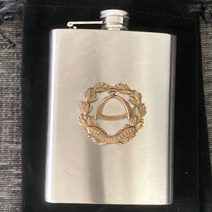 Encendedor Cromado de Alto Brillo Resistente al Viento - Patrón de Diamantes Tallados Profundos con Panel Rectangular para Iniciales - Serie de Alfabeto Personalizado - Product Image 1