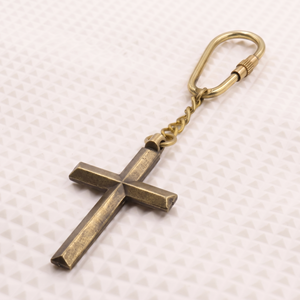 Porte-clés en laiton en forme de croix, porte-clés religieux en métal avec chaîne et clip - Product Image 1